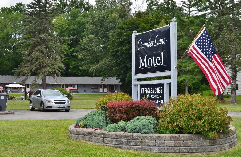 Chamber Lane Motel Round Lake Exterior photo